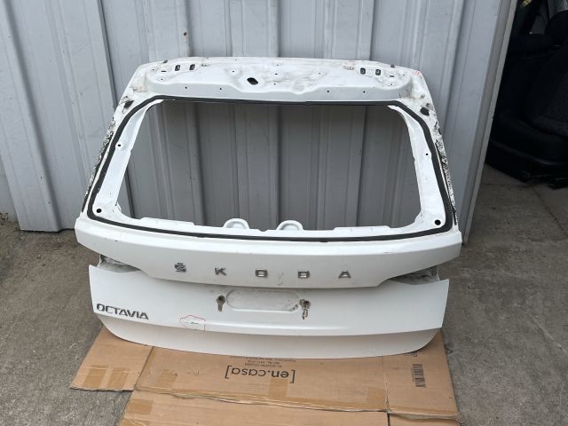 bontott SKODA OCTAVIA IV Csomagtérajtó (Üres lemez)