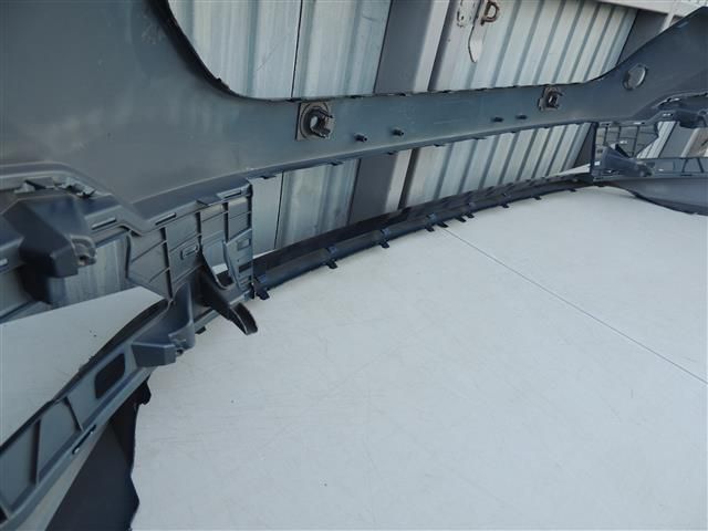 bontott SKODA OCTAVIA IV Első Lökhárító (Részeivel)