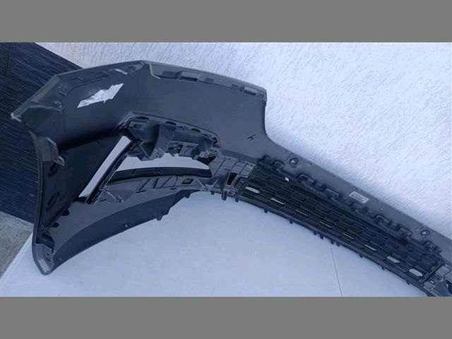 bontott SKODA OCTAVIA IV Első Lökhárító (Részeivel)