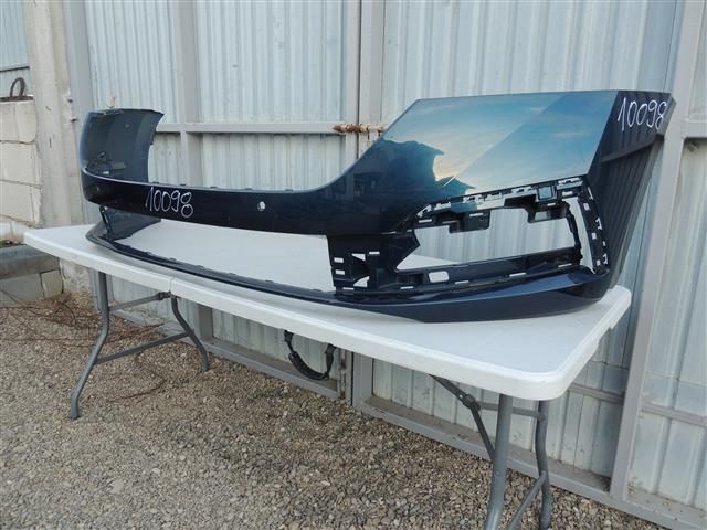 bontott SKODA OCTAVIA IV Első Lökhárító (Részeivel)