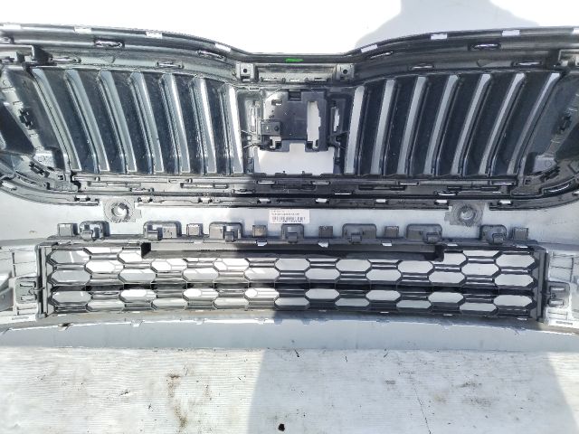 bontott SKODA OCTAVIA IV Első Lökhárító (Üresen)