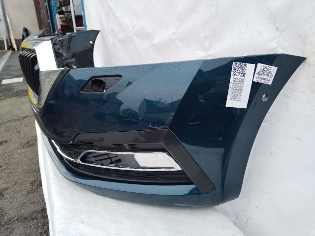 bontott SKODA OCTAVIA IV Első Lökhárító (Üresen)