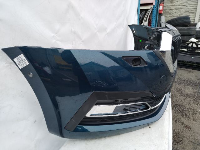 bontott SKODA OCTAVIA IV Első Lökhárító (Üresen)