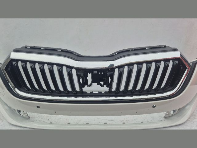 bontott SKODA OCTAVIA IV Első Lökhárító (Üresen)