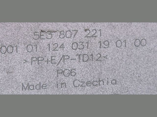 bontott SKODA OCTAVIA IV Első Lökhárító (Üresen)