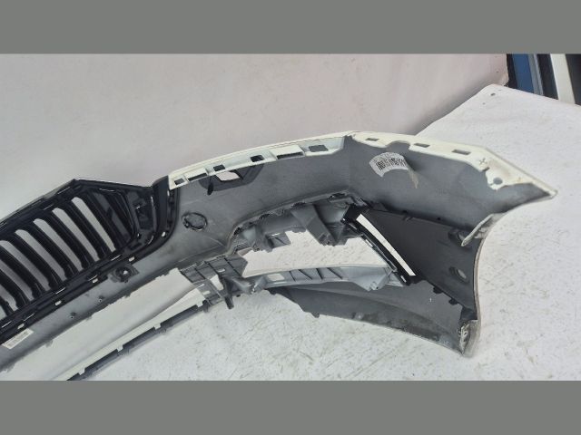 bontott SKODA OCTAVIA IV Első Lökhárító (Üresen)