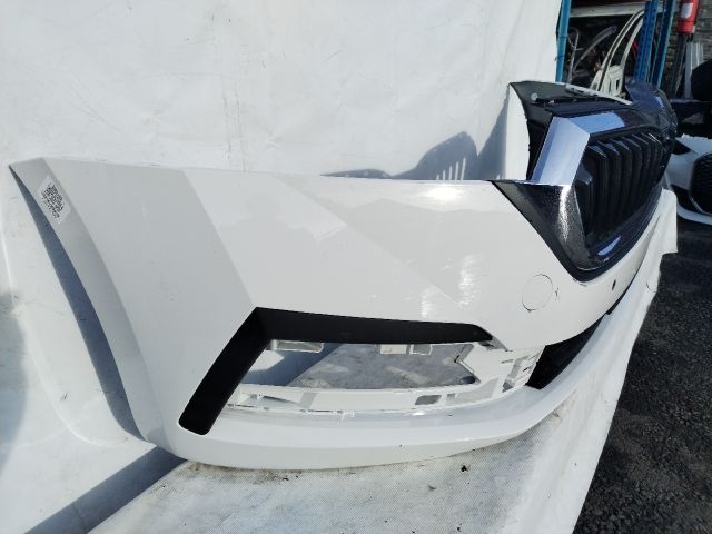 bontott SKODA OCTAVIA IV Első Lökhárító (Üresen)