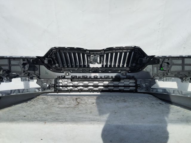 bontott SKODA OCTAVIA IV Első Lökhárító (Üresen)