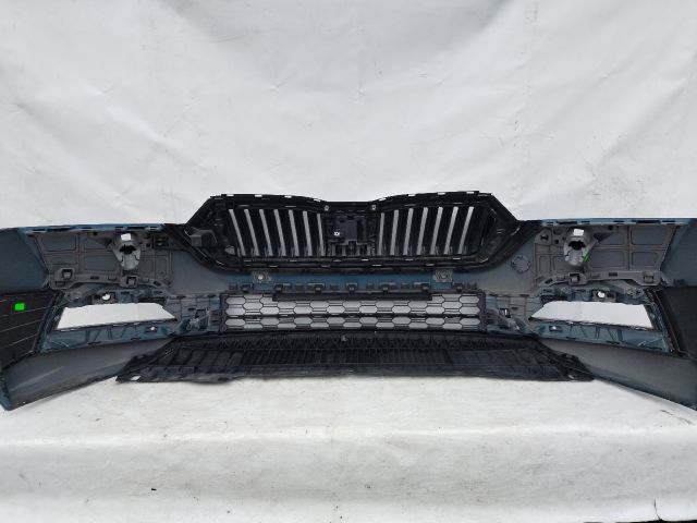 bontott SKODA OCTAVIA IV Első Lökhárító (Üresen)