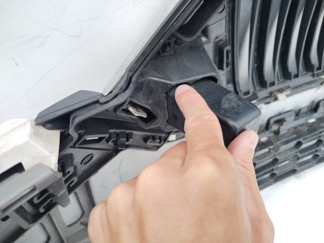 bontott SKODA OCTAVIA IV Első Lökhárító (Üresen)