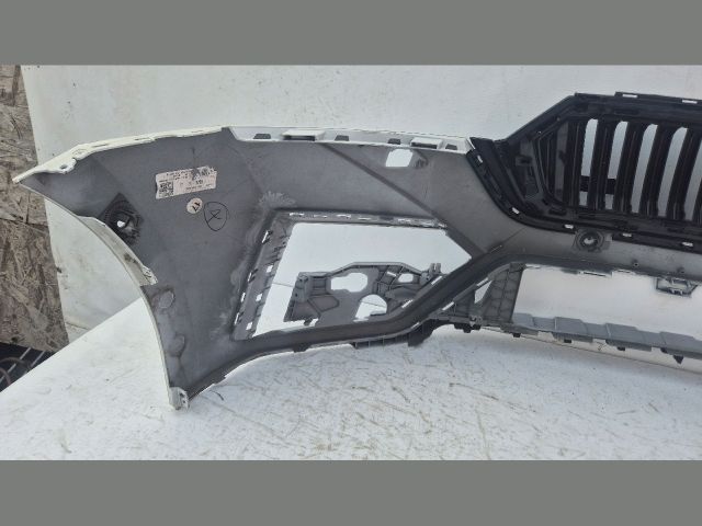 bontott SKODA OCTAVIA IV Első Lökhárító (Üresen)