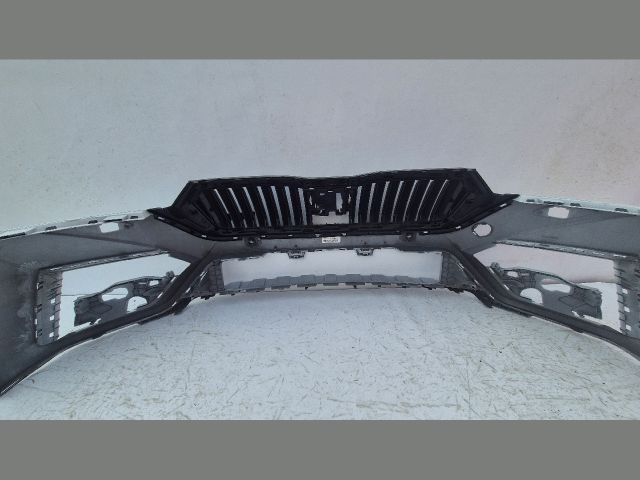 bontott SKODA OCTAVIA IV Első Lökhárító (Üresen)