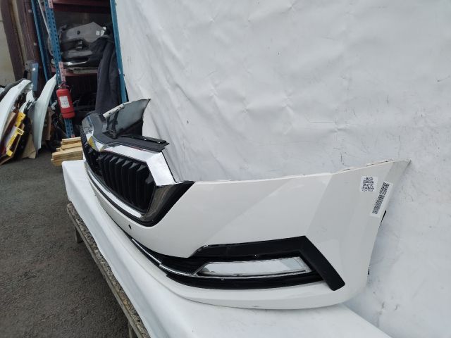 bontott SKODA OCTAVIA IV Első Lökhárító (Üresen)