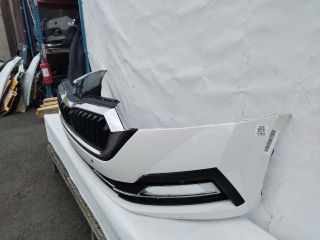 bontott SKODA OCTAVIA IV Első Lökhárító (Üresen)