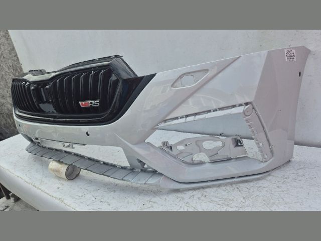 bontott SKODA OCTAVIA IV Első Lökhárító (Üresen)