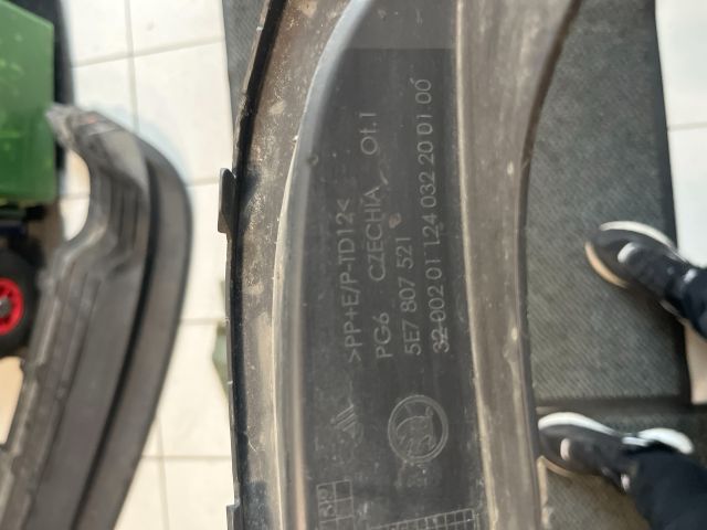 bontott SKODA OCTAVIA IV Hátsó Lökhárító Alsó (Műanyag)