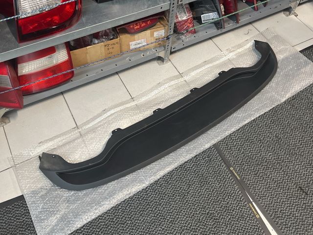 bontott SKODA OCTAVIA IV Hátsó Lökhárító Alsó (Műanyag)