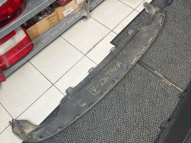 bontott SKODA OCTAVIA IV Hátsó Lökhárító Alsó (Műanyag)