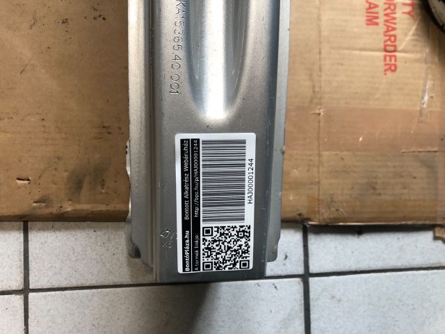 bontott SKODA OCTAVIA IV Hátsó Lökhárító Merevítő (Fém)