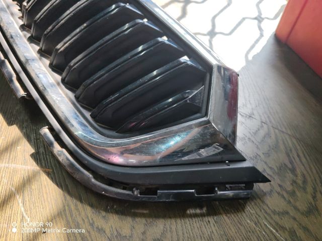 bontott SKODA OCTAVIA IV Hűtőrács