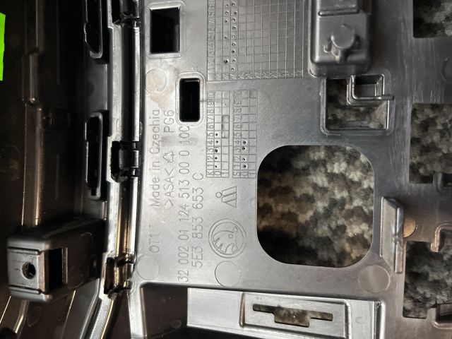 bontott SKODA OCTAVIA IV Hűtőrács