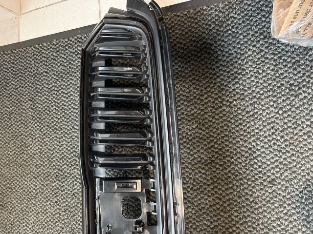 bontott SKODA OCTAVIA IV Hűtőrács