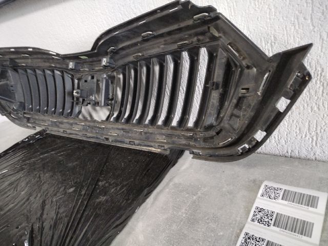 bontott SKODA OCTAVIA IV Hűtőrács