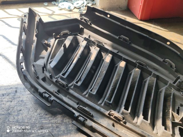 bontott SKODA OCTAVIA IV Hűtőrács