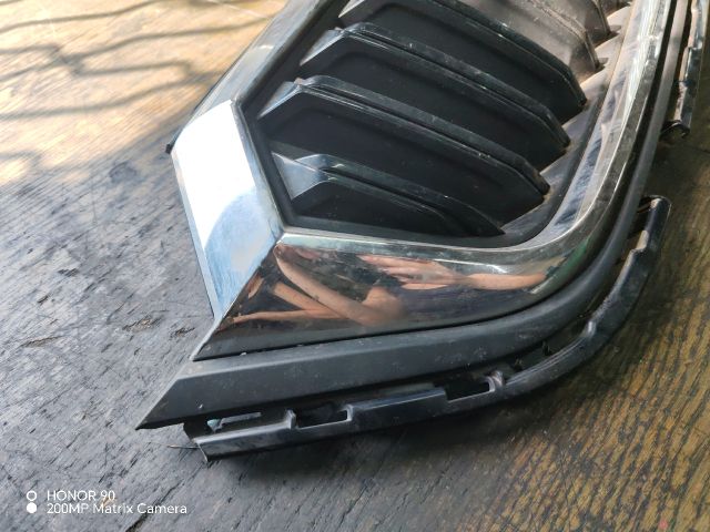 bontott SKODA OCTAVIA IV Hűtőrács