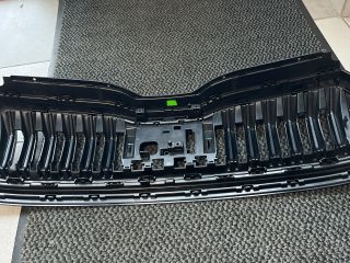 bontott SKODA OCTAVIA IV Hűtőrács