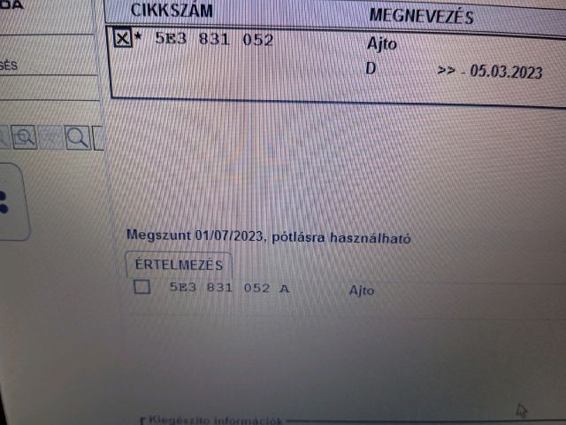 bontott SKODA OCTAVIA IV Jobb első Ajtó (Üres lemez)