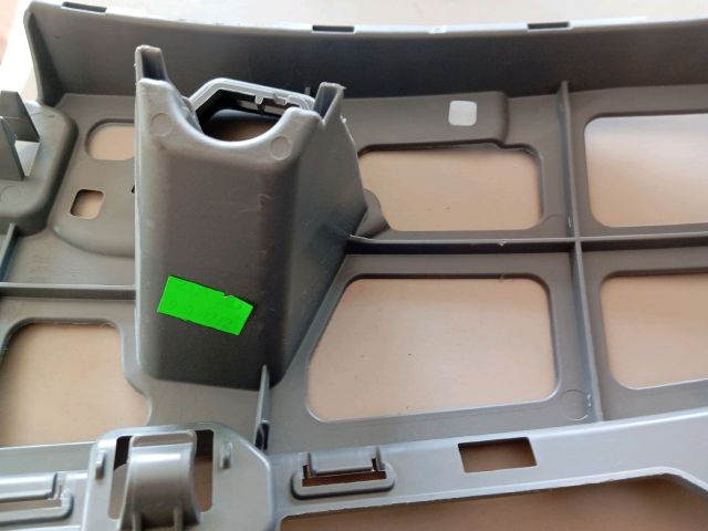 bontott SKODA OCTAVIA IV Jobb első Oldal Lökhárító Tartó (Műanyag)