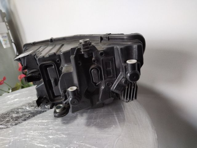 bontott SKODA OCTAVIA IV Jobb Fényszóró