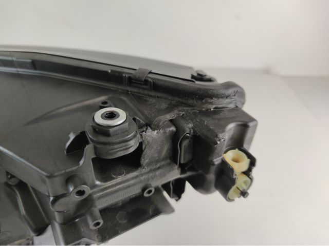 bontott SKODA OCTAVIA IV Jobb Fényszóró