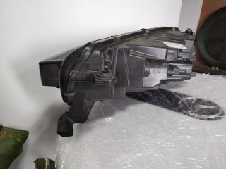 bontott SKODA OCTAVIA IV Jobb Fényszóró