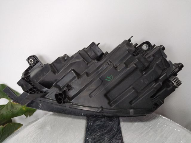 bontott SKODA OCTAVIA IV Jobb Fényszóró