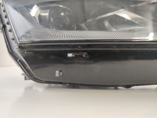 bontott SKODA OCTAVIA IV Jobb Fényszóró