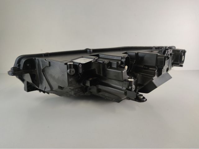 bontott SKODA OCTAVIA IV Jobb Fényszóró