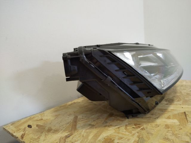 bontott SKODA OCTAVIA IV Jobb Fényszóró