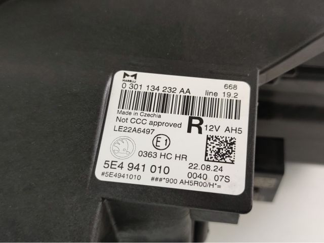 bontott SKODA OCTAVIA IV Jobb Fényszóró