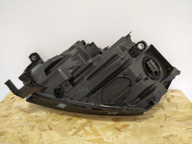 bontott SKODA OCTAVIA IV Jobb Fényszóró