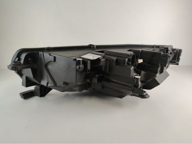 bontott SKODA OCTAVIA IV Jobb Fényszóró