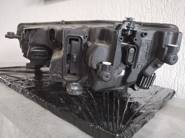 bontott SKODA OCTAVIA IV Jobb Fényszóró