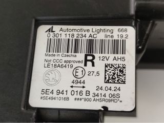 bontott SKODA OCTAVIA IV Jobb Fényszóró