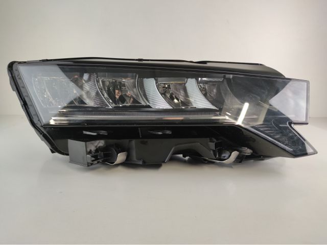 bontott SKODA OCTAVIA IV Jobb Fényszóró