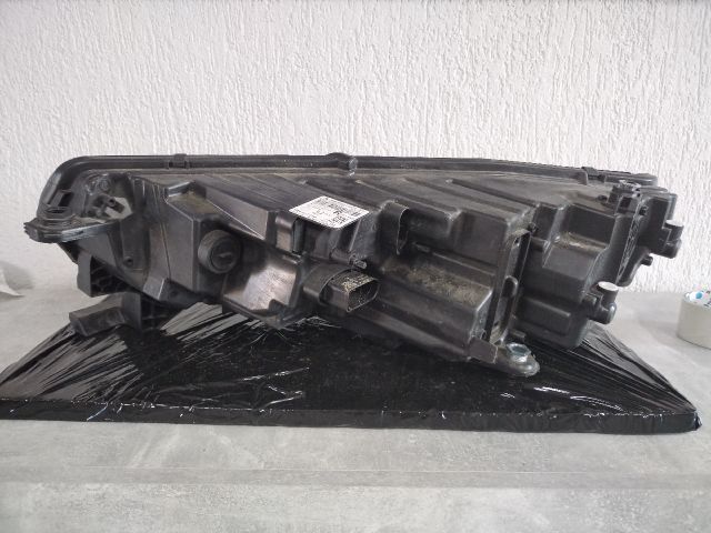 bontott SKODA OCTAVIA IV Jobb Fényszóró