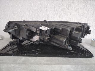 bontott SKODA OCTAVIA IV Jobb Fényszóró