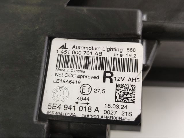 bontott SKODA OCTAVIA IV Jobb Fényszóró