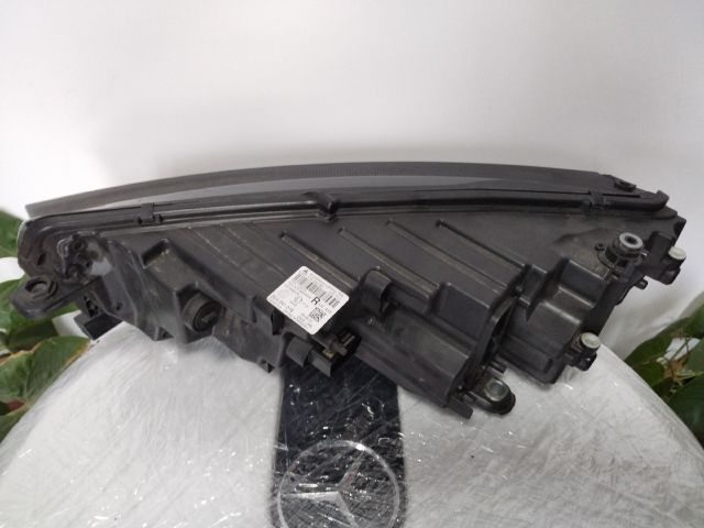 bontott SKODA OCTAVIA IV Jobb Fényszóró