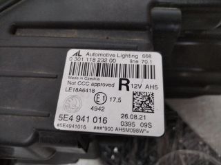 bontott SKODA OCTAVIA IV Jobb Fényszóró